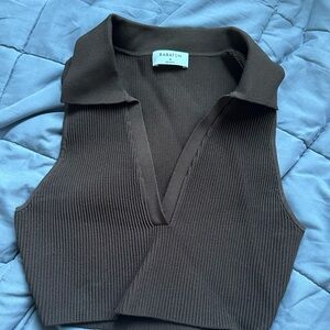 Babaton Sculpt Knit Collared Crop Top